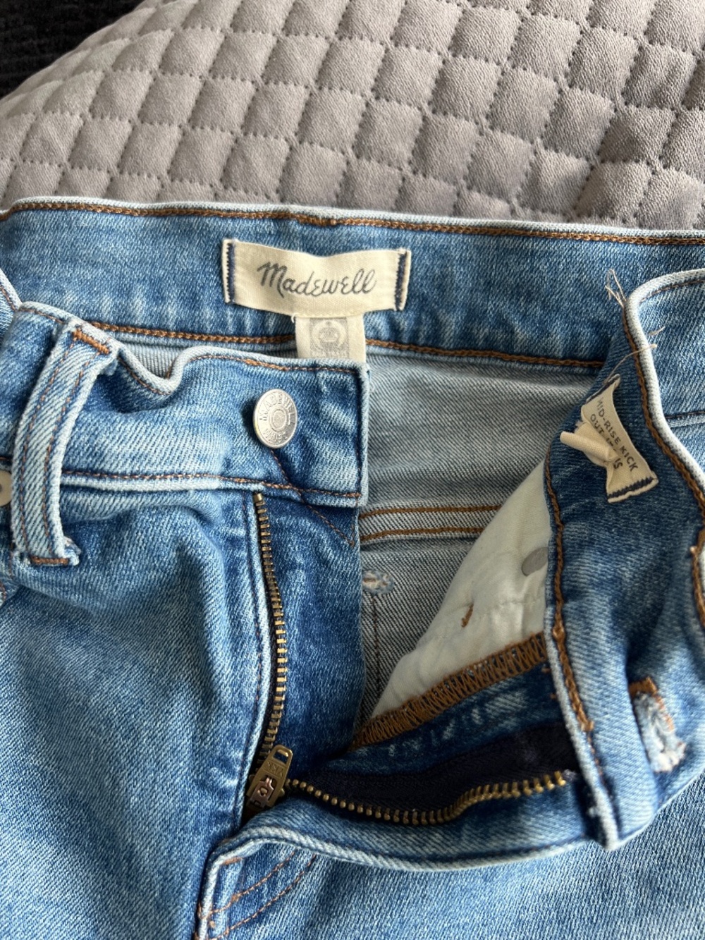 Madewell size 23 midrise kick out jeans